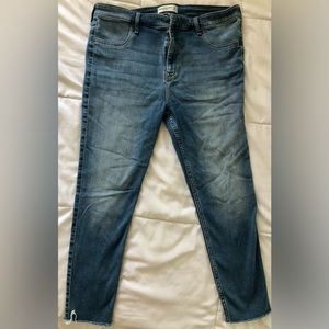 Abercrombie high rise jean legging size 34 Short